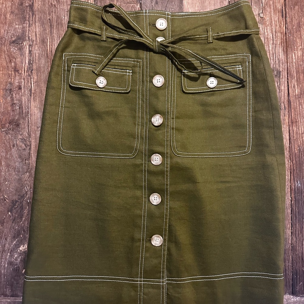 J Crew Khaki-green button down skirt. Size 4. In very good condition.